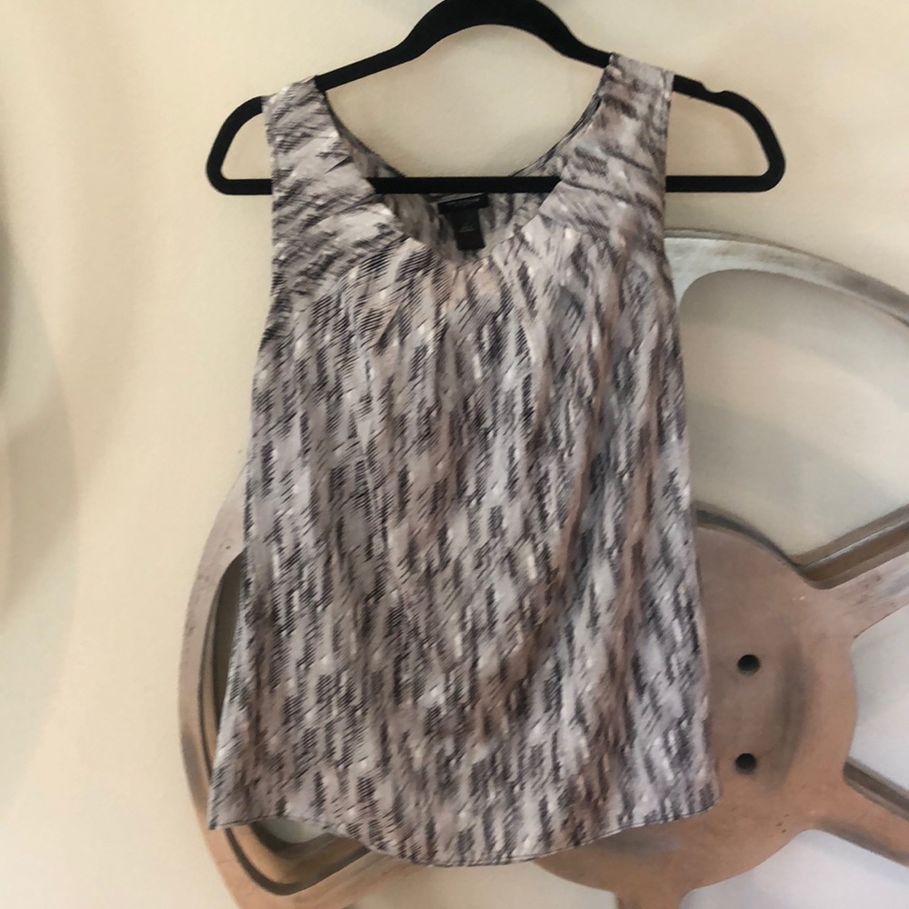Pleated top sleeveless blouse